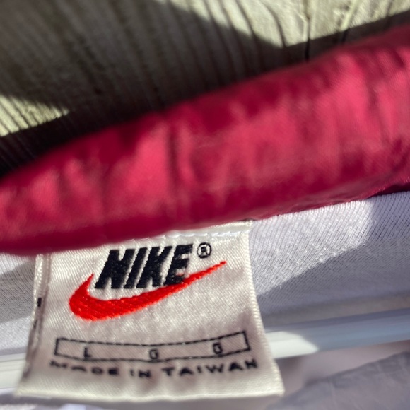 Vintage Nike white and burgundy zipup windbreaker - Picture 3 of 4